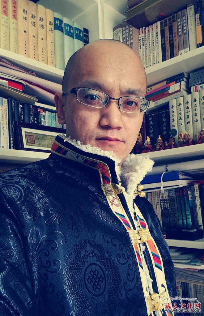 在民族文化的沃土上实现文学梦想——访藏族作家刚杰·索木东