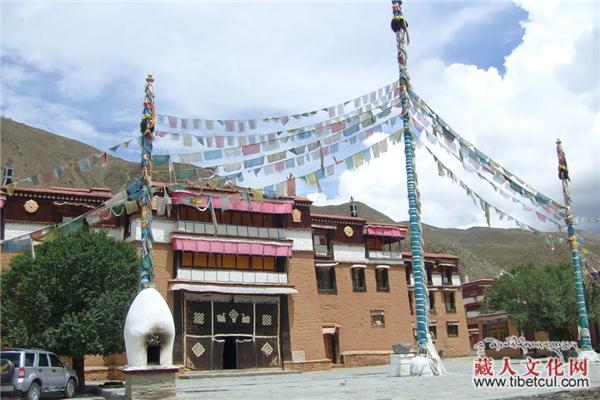 西藏贡噶曲德寺的历史与壁画艺术