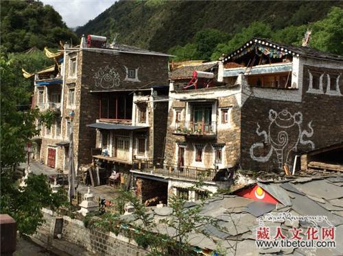 藏民族的楼房有什么特点？
