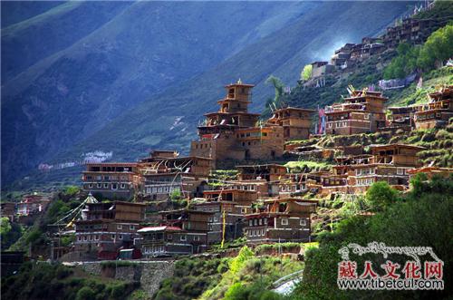 请介绍一下藏族的碉房？