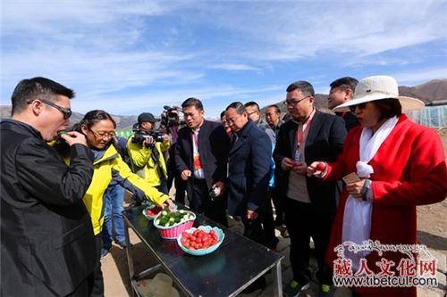 2017“海外知名华文媒体四川藏区行”甘孜活动启动