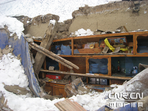 青海雪灾致16500名藏胞患雪盲症和冻伤