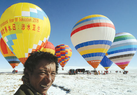 长江源放飞热气球呼吁生态保护