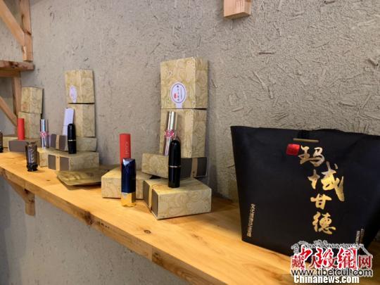 青海藏区时尚“雪域珍宝”跨越海峡开拓扶贫“桥”