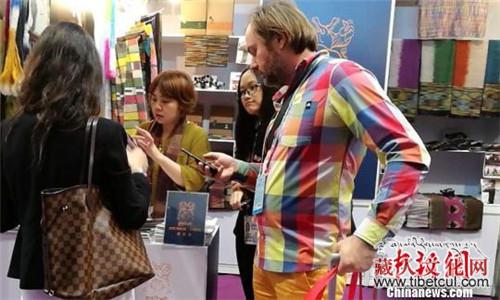 西藏民族品牌亮相国际交易会 “吉如朵”闪耀光彩