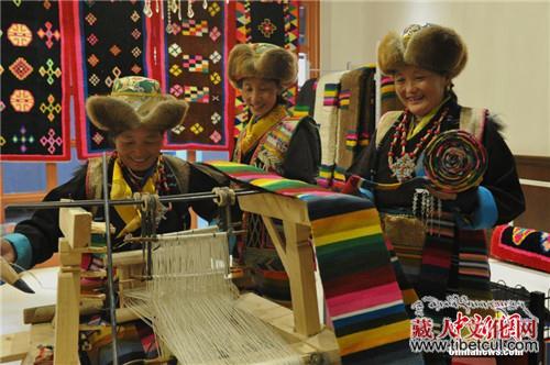西藏古老工艺再现活力 千余件藏毯亮相“毯博会”