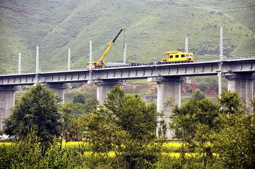 青藏铁路西格二线有望年底建成