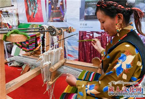 缤纷多姿 西藏日喀则举行民族特色产品展销会