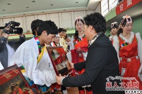 西北民大锅庄舞队在甘肃第三届锅庄舞大赛中获奖
