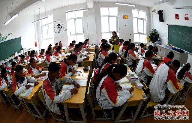 云南迪庆藏区推行藏汉双语教学培养复合型人才