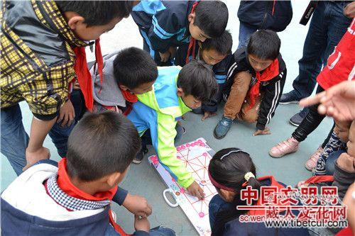 阿坝理县甘堡小学举行“藏族羌族传统趣味体育”
