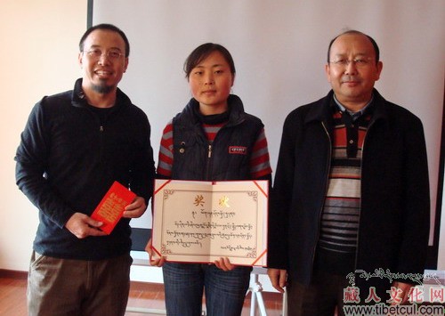 中央民族大学藏学院学生秀多吉获得“云丹扶贫奖学金”