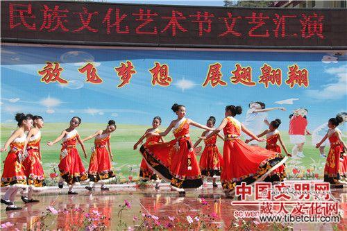 阿坝州理县薛城小学举办第四届民族文化艺术节活动