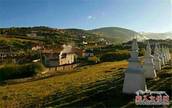 四川阿坝元山子藏寨： 别具风情的旅游地