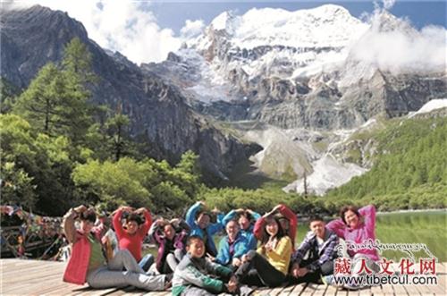 多彩绘前景 四川甘孜全域旅游发展迎来黄金期