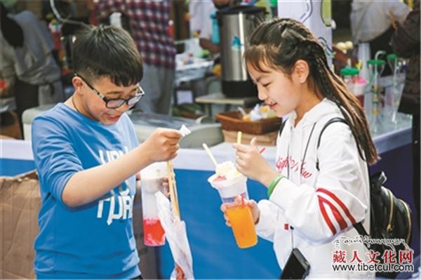 看稀奇 尝美食 2018首届康定文创旅游美食节盛开幕