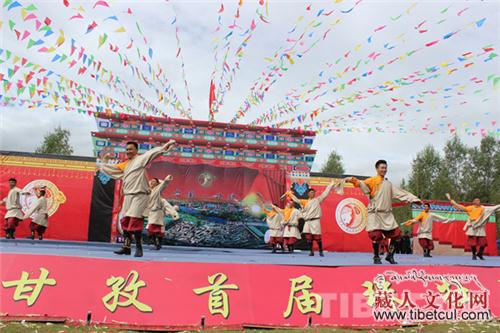 畅游川西高原 中国甘孜首届“珠牡迎秋节”开幕