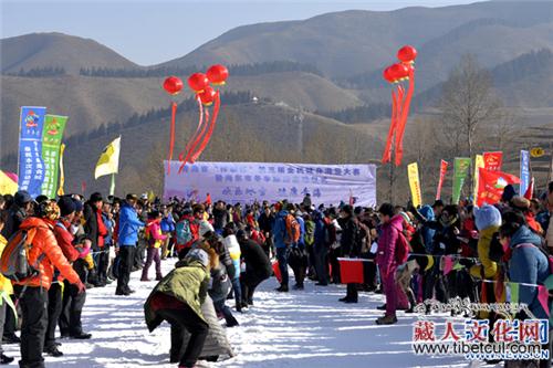 健身滑雪大赛海东摆擂 青海冰雪旅游季大幕拉开