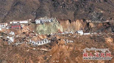 青海省玉树州当卡寺旧址发生山体滑坡所幸无人伤亡