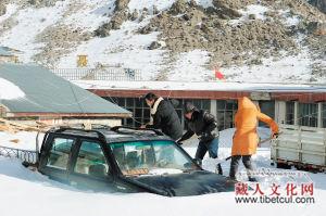 西藏日喀则等地区：遭受严重暴风雪雪灾将近七万人受灾