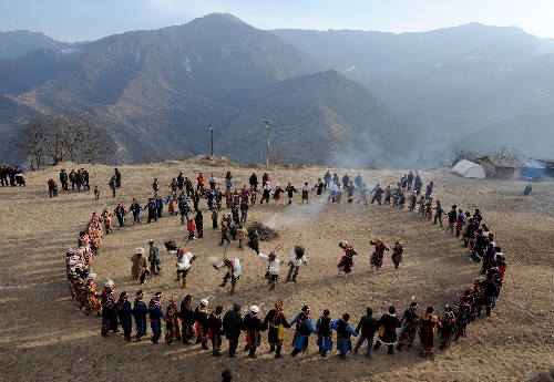 甘肃地震灾区藏族同胞欢度春节