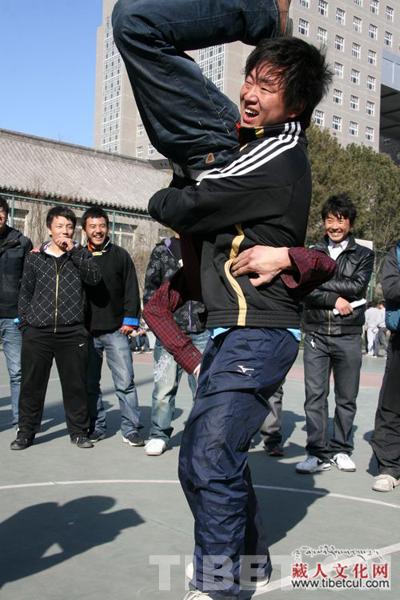 中央民族大学举办藏族传统体育比赛庆祝藏历新年