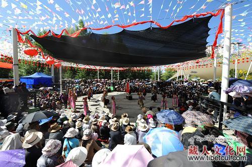 2011中国拉萨雪顿节闭幕式暨颁奖晚会在拉萨举行