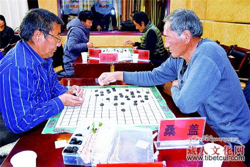 甘肃省甘南州“民族团结”杯藏棋比赛拉开战幕