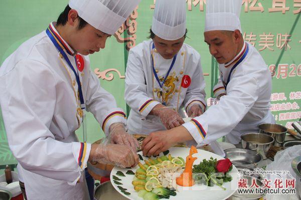 三十九位厨艺大师献艺林芝松茸美食文化旅游节