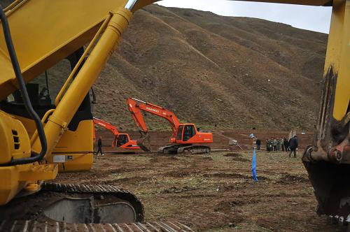 玉树灾后重建绿色农业基地项目开工