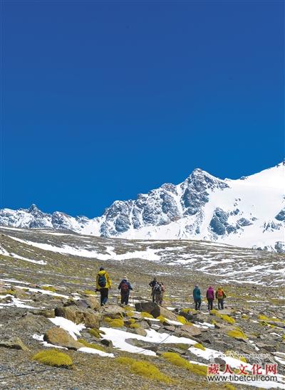 岗什卡雪山"盛装"迎接 首届高海拔世界滑雪大师赛