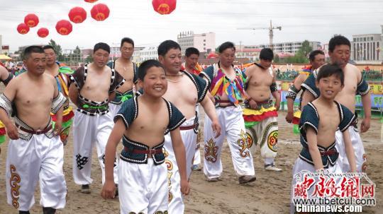 “河清海晏”文化旅游节暨第十四届民运会在青海举办