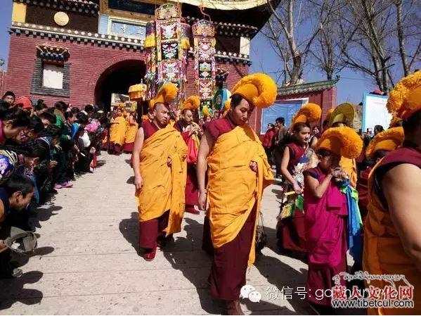 甘肃卓尼禅定寺正月十五举行盛大晒佛仪式