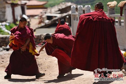 20世纪60年代大昭寺下密院里的少年活佛班