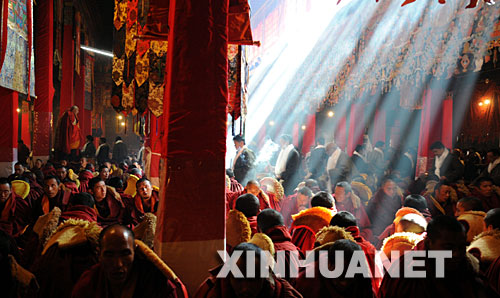 西藏各寺院举行新年祈祷大法会