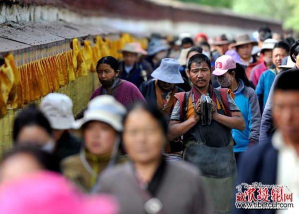 吉祥的日子 吉祥的祝福 西藏迎来“萨嘎达瓦”节