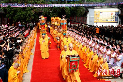 南京七宝阿育王塔佛顶骨舍利面世(组图)