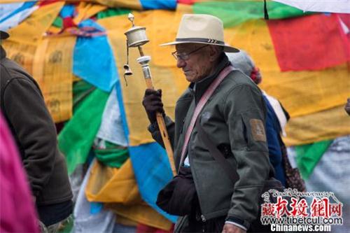 西藏宗教节日“萨嘎达瓦”首日众生相（组图）