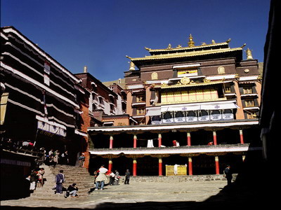 西藏自治区斥巨资维修扎什伦布寺