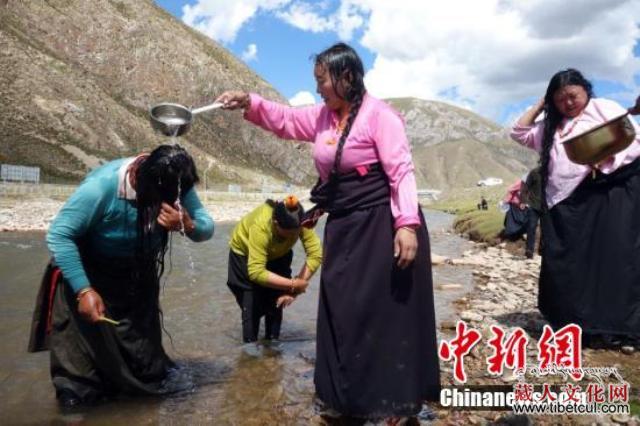 青海玉树藏族民众喜迎传统“嘎玛日吉”沐浴节