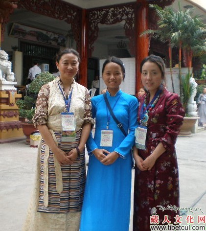 藏族女博士白玛措教授赴越南参加国际会议