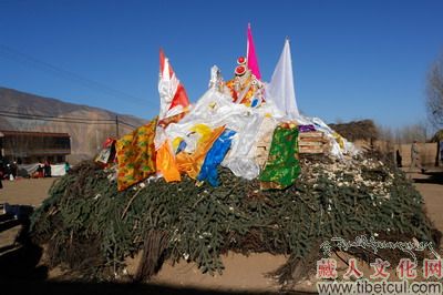 青海霍沃卓哇藏乡的火猪藏历新年见闻