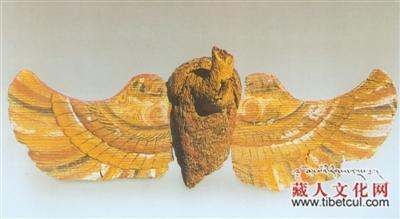 都兰草原上的金字塔