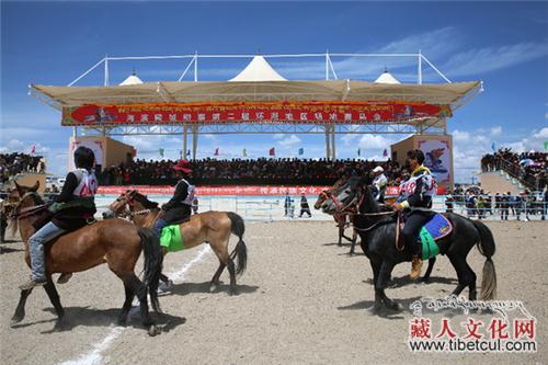 海滨藏城青海刚察第二届环湖地区场地赛马会举行