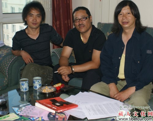 著名歌手亚东作客藏人文化网共拓合作