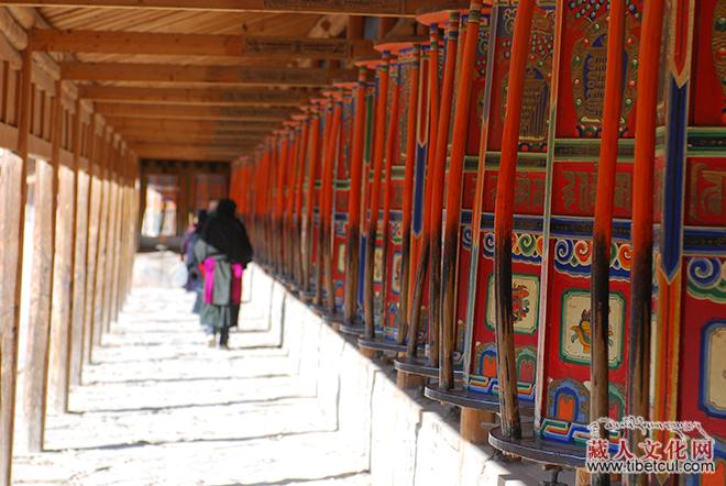 20世纪90年代以来甘南藏族作家散文诗中的家园景观
